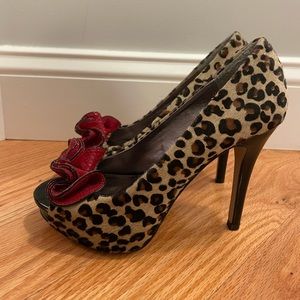 Steve Madden Leopard peep-toe pumps!